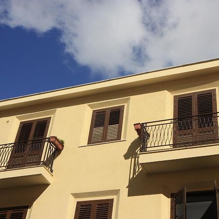 Zisas Apartment Palermo Bagian luar foto